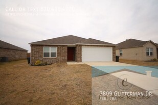 3809 Glitterman Dr