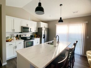 1603 Hill Valley Dr in Manhattan, KS - Building Photo - Building Photo