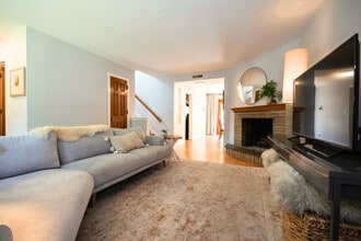8213 Lake St in River Forest, IL - Foto de edificio - Building Photo