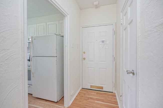 671 Franklin Pl, Unit F in Philadelphia, PA - Building Photo - Building Photo