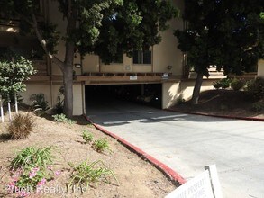 4082 Valeta St-Unit -Unit 361 in San Diego, CA - Building Photo - Building Photo
