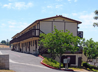 La Vista Apartments in Vista, CA - Building Photo - Building Photo