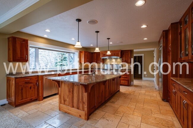 105 Young Oak Rd in Salt Lake City, UT - Building Photo - Building Photo