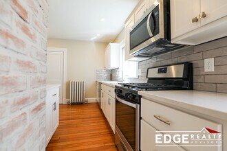 52 Blenford Rd, Unit 1 in Boston, MA - Foto de edificio - Building Photo