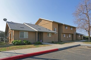 Nueva Sierra Vista in Richgrove, CA - Building Photo