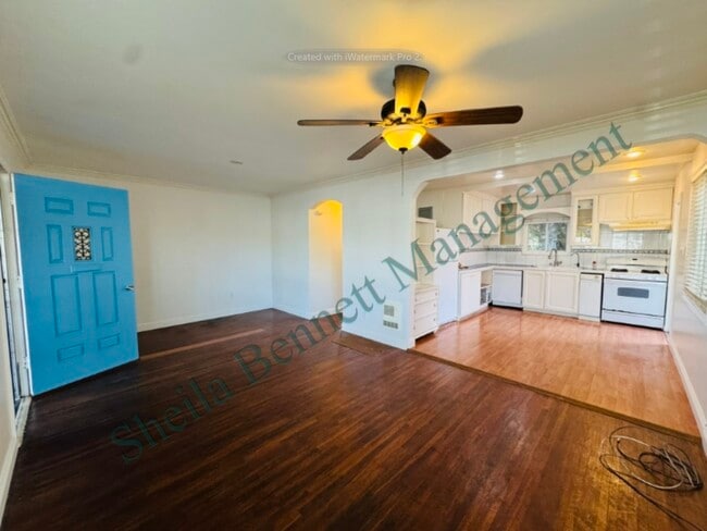 7371 Hyatt St in San Diego, CA - Foto de edificio - Building Photo