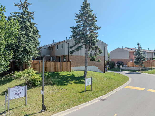 Tecumseh Co-Operative Homes in Mississauga, ON - Building Photo - Building Photo