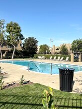 27836 Persimmon in Mission Viejo, CA - Foto de edificio - Building Photo