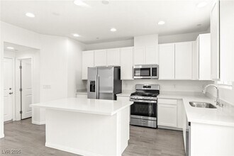 10146 Glen Aulin St in Las Vegas, NV - Building Photo - Building Photo