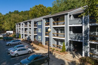 Crestmont Apartments in Marietta, GA - Foto de edificio - Building Photo
