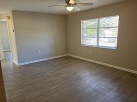 20 New Florida Ave in Beverly Hills, FL - Building Photo