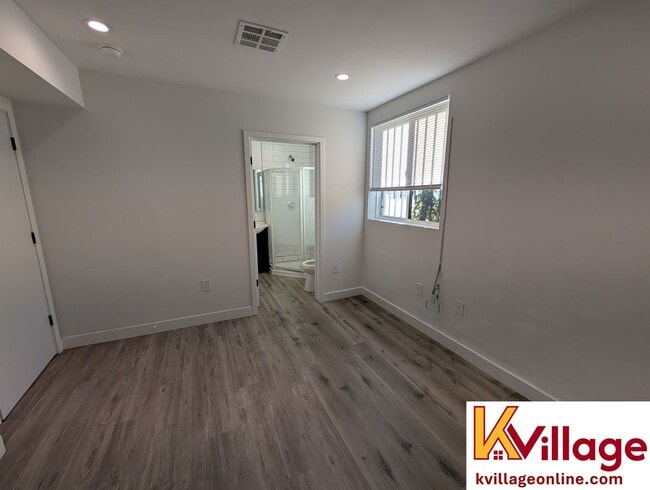 1528 1/2 W 36th Pl in Los Angeles, CA - Building Photo - Building Photo