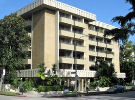 1300 Midvale Ave, Unit 211 in Los Angeles, CA - Building Photo