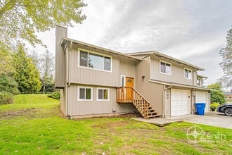 106 W Beacon Hill Dr in Longview, WA - Building Photo - Building Photo