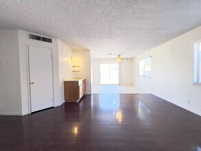7916 Copper Canyon Rd in Las Vegas, NV - Foto de edificio - Building Photo