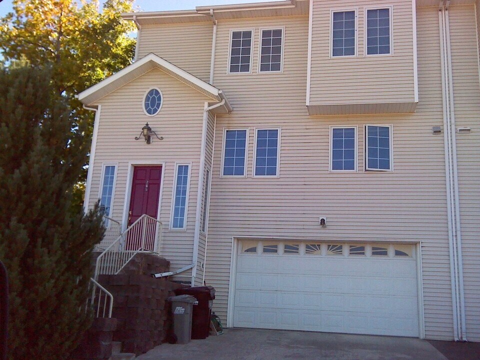 265 NW Terre View Dr in Pullman, WA - Foto de edificio