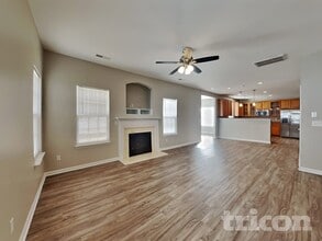 4493 Paula Dr in Winston-Salem, NC - Foto de edificio - Building Photo