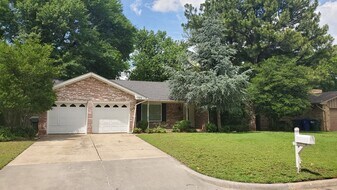 1303 Beverly Hills St in Norman, OK - Building Photo