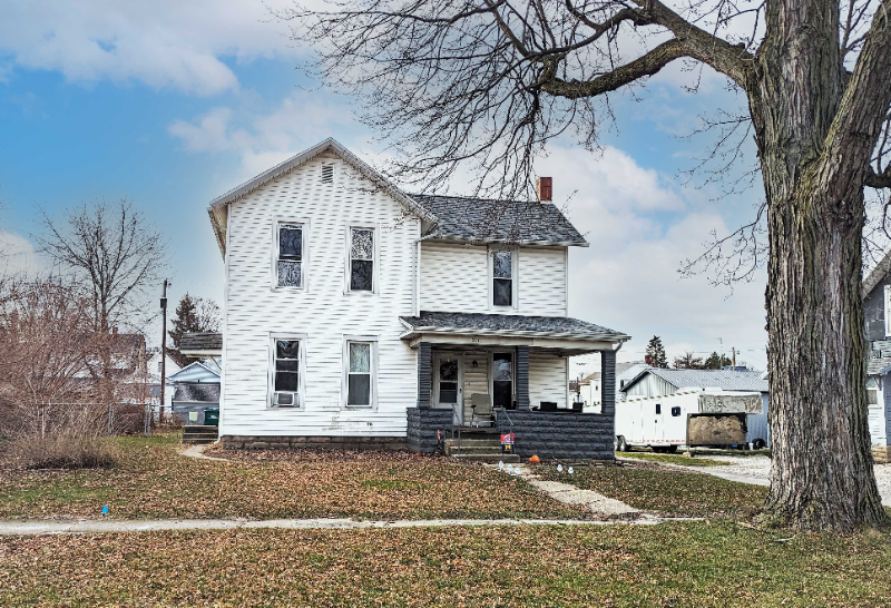 337 Elm St in Fostoria, OH - Building Photo