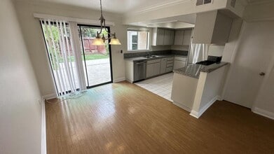 2424 Santa Ana Ave in Costa Mesa, CA - Building Photo - Building Photo