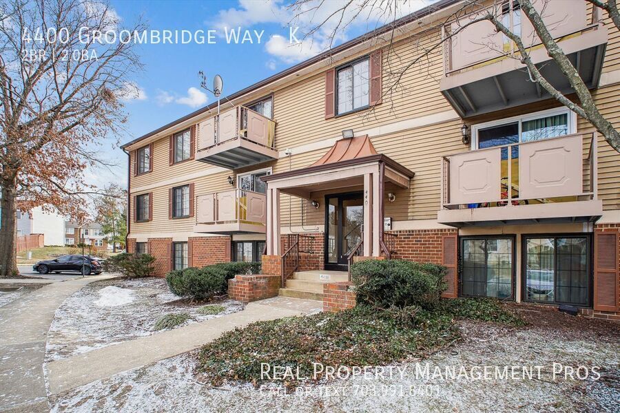 4400 Groombridge Way in Alexandria, VA - Building Photo