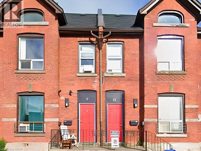 property at 9 Wentworth St N