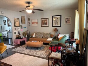 201 S Mitchell St, Unit 3 in San Marcos, TX - Foto de edificio - Building Photo