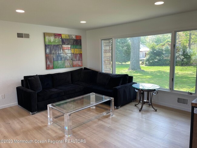 12 Greenbrier Rd in Ocean Township, NJ - Building Photo - Building Photo