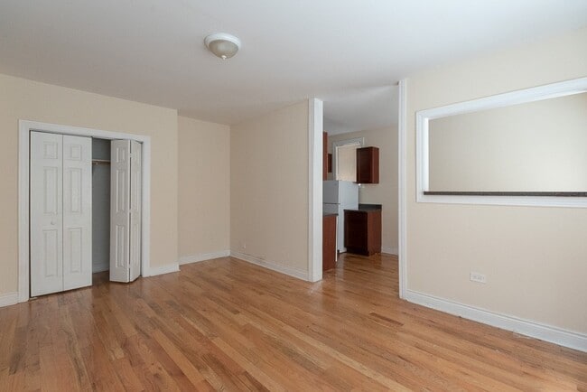 617 W Cornelia Ave, Unit J02P