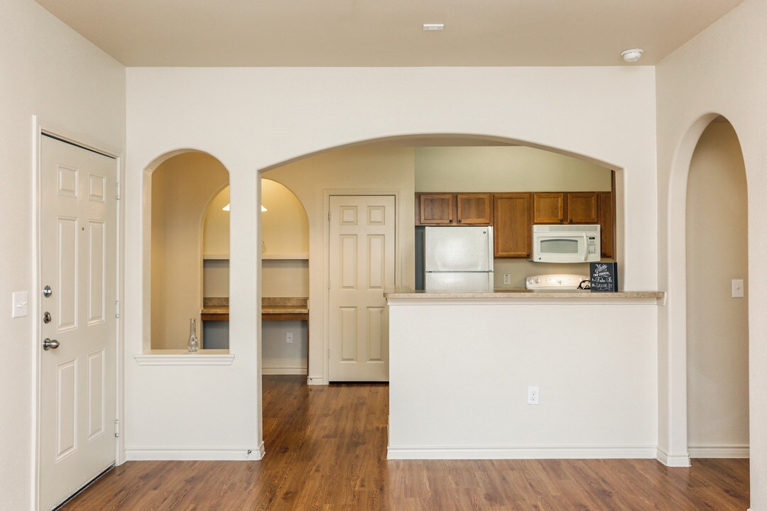 Woodlawn Ranch Apartments in San Antonio, TX - Building Photo