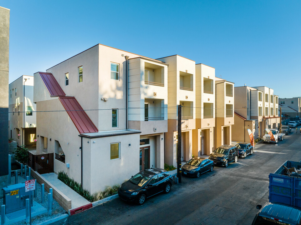 The River Apartments in Los Angeles, CA - Foto de edificio