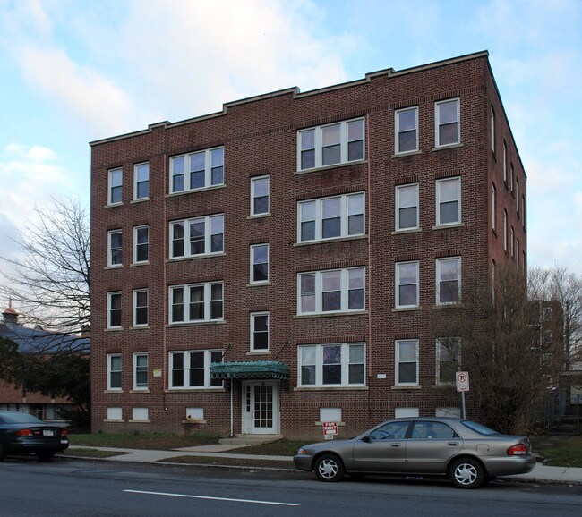 95 Linden St in Holyoke, MA - Building Photo - Building Photo