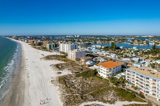 Arrow Apartments in Madeira Beach, FL - Building Photo - Building Photo