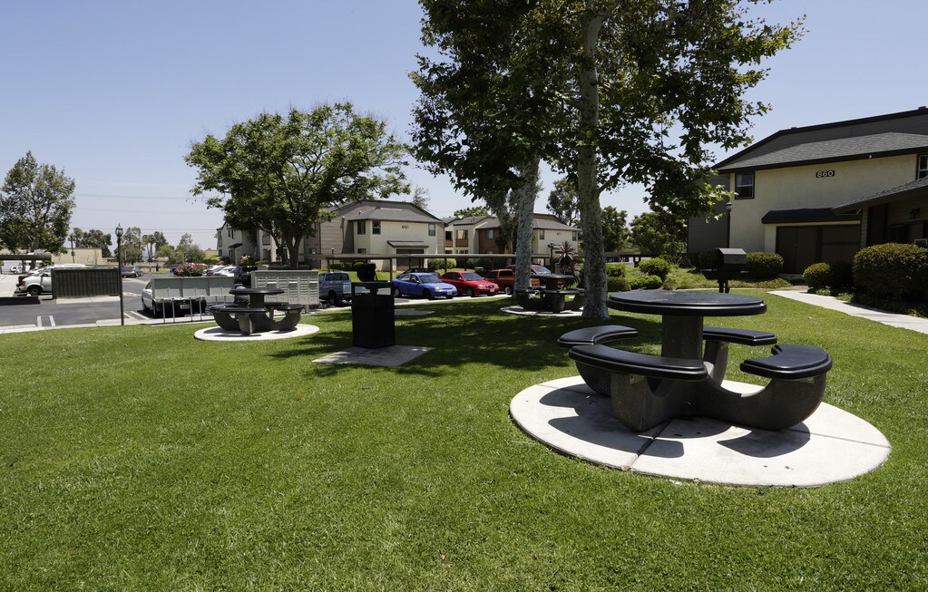 Lincoln Park Apartments Corona, CA Apartments