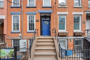 316.5 6th St in Jersey City, NJ - Building Photo