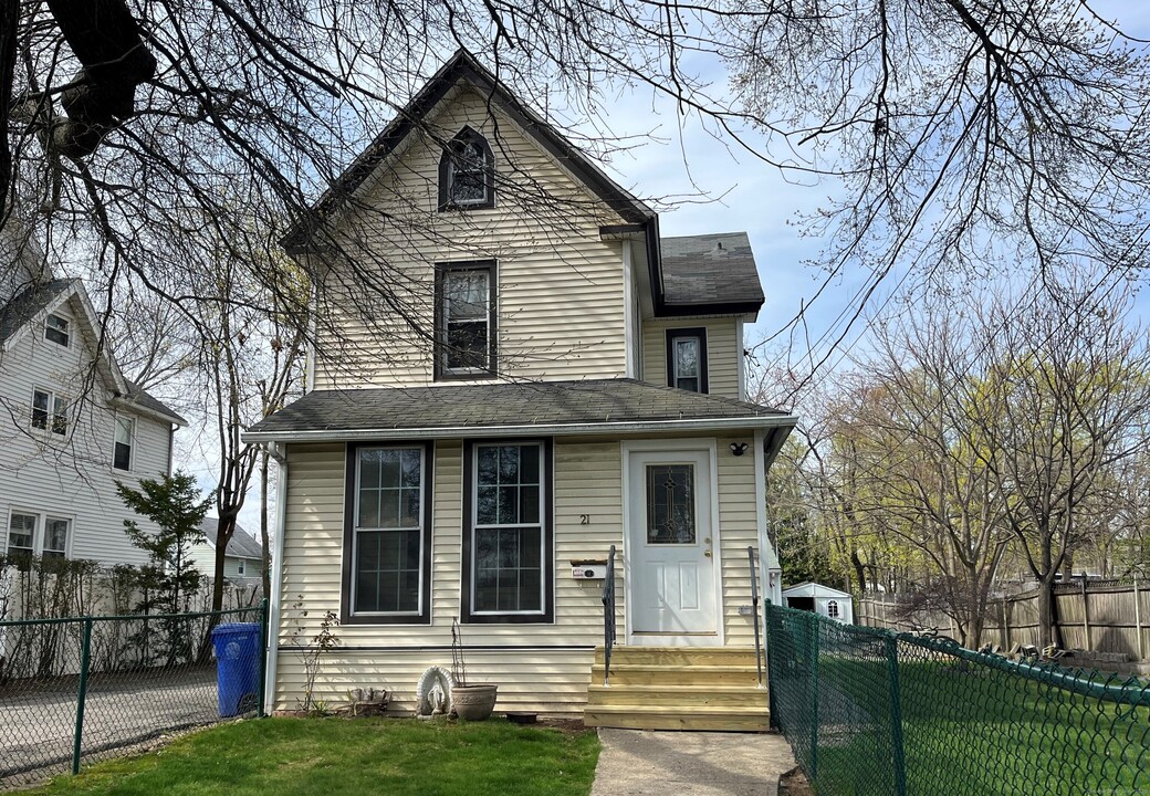21 St John St in Norwalk, CT - Building Photo