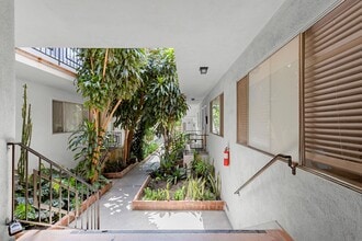 STUDIO 1 BATH IN Los Angeles !! in Los Angeles, CA - Building Photo - Building Photo