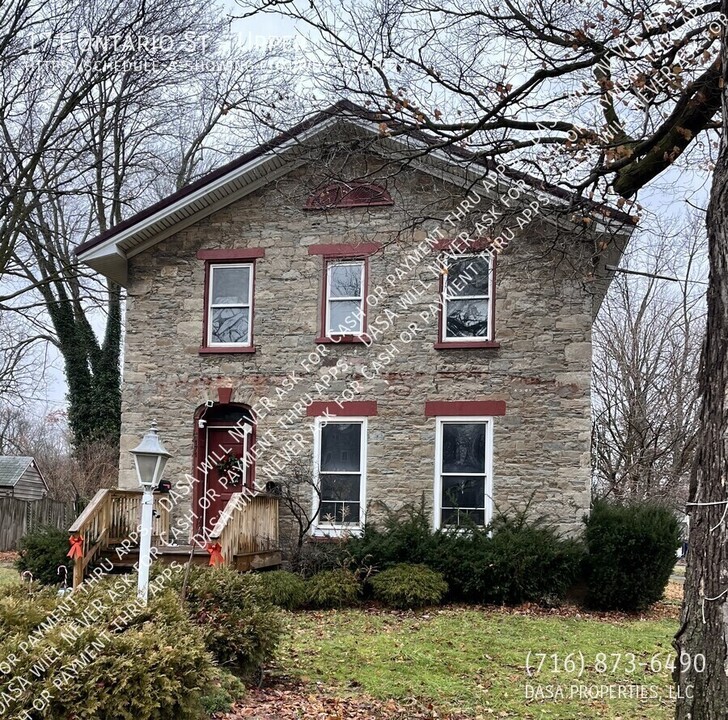 171 Ontario St in Lockport, NY - Building Photo