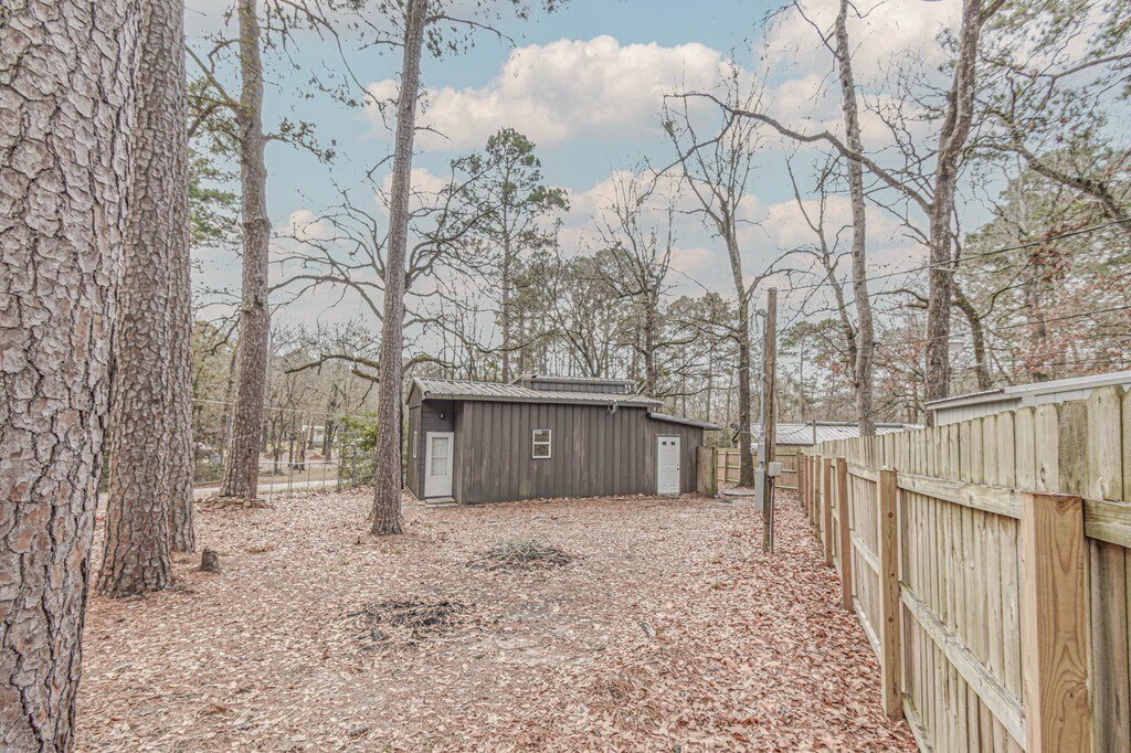 20011 Parkway Ln in Montgomery, TX - Building Photo