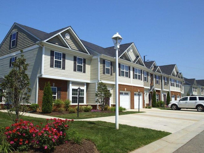 Rivermont Apartments in Chester, VA - Building Photo - Building Photo