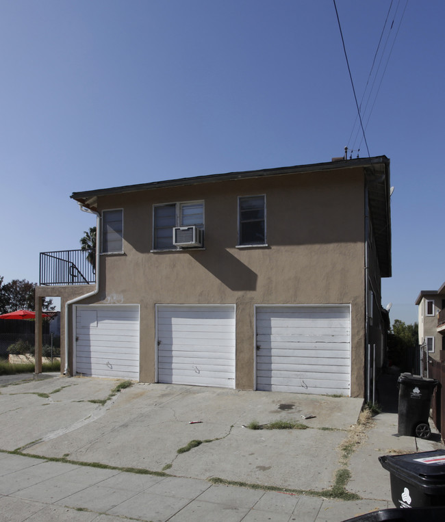 929-933 Hyperion Ave in Los Angeles, CA - Building Photo - Building Photo