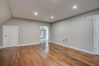 808 Academy Ave-Unit -808 Academy 3F in Cincinnati, OH - Foto de edificio - Building Photo