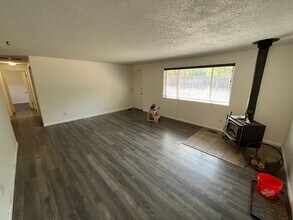2039 NE Pheasant Ct in Bend, OR - Building Photo - Building Photo