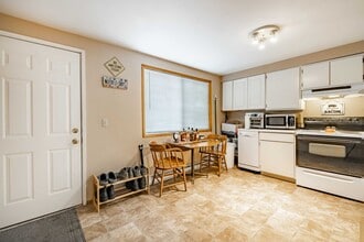 1072 Mitchell Ave, Unit C in Blaine, WA - Building Photo - Building Photo