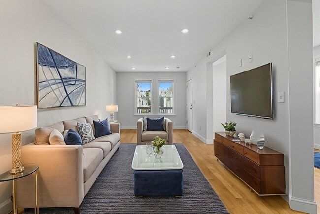 230 Saratoga St, Unit #3