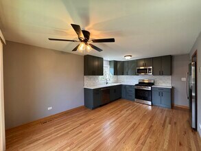 7819 Garden Ln in Justice, IL - Building Photo - Building Photo