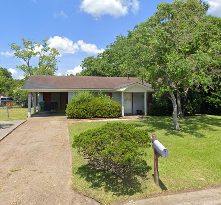 301 Legg Dr in Gulfport, MS - Building Photo