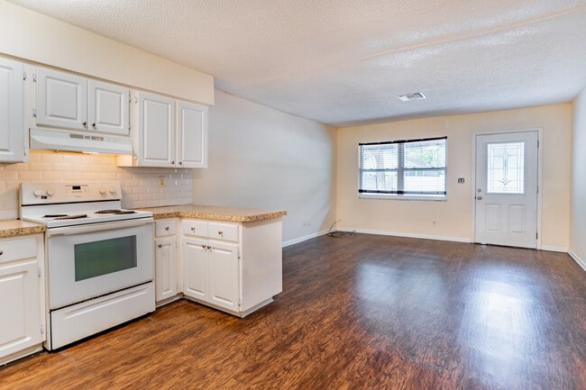 417 Woodrow Ave in Largo, FL - Building Photo - Building Photo