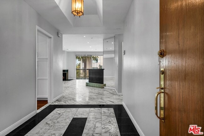 125 N Gale Dr in Beverly Hills, CA - Building Photo - Building Photo