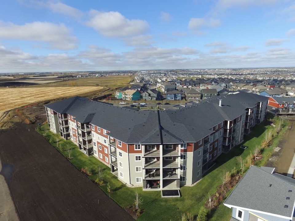 Aurora Greens in Edmonton, AB - Building Photo